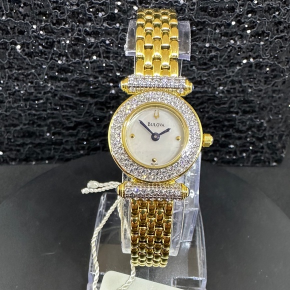 Women's (NWT) Mother-of-Pearl Face w/Crystal Bezel on a Gold Watch - Picture 2 of 5